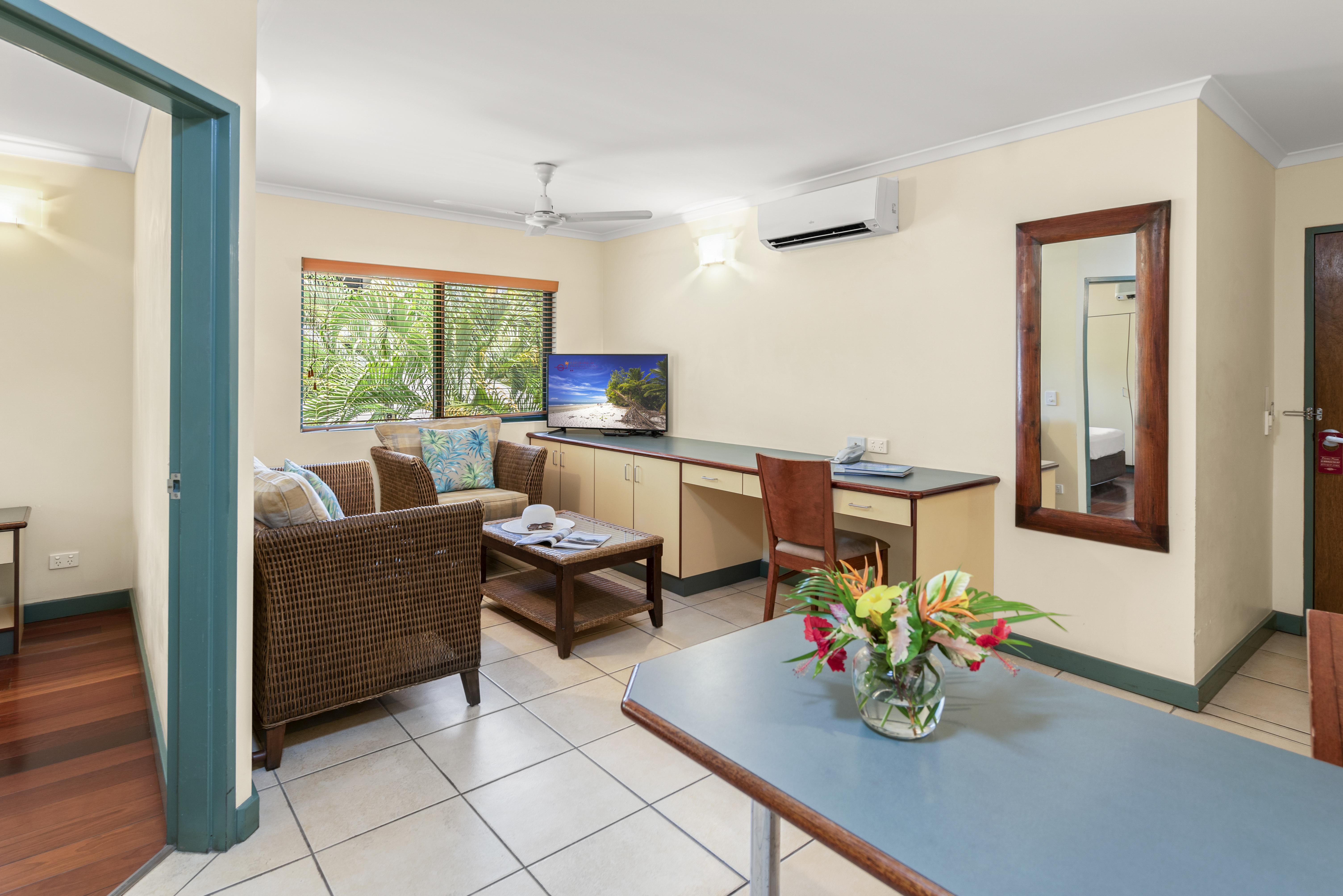 Bay Village Tropical Retreat & Apartments Cairns Exteriör bild