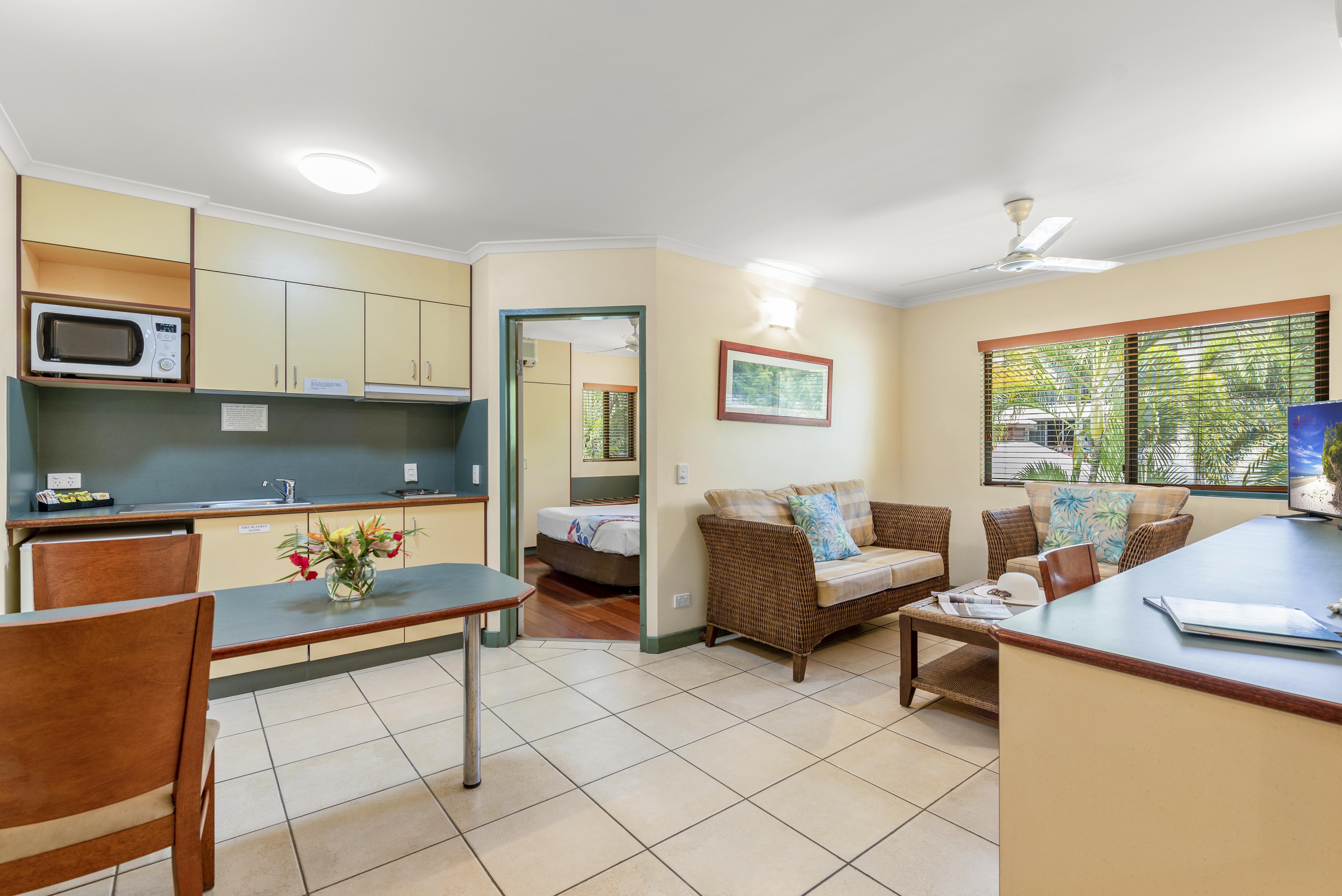 Bay Village Tropical Retreat & Apartments Cairns Exteriör bild