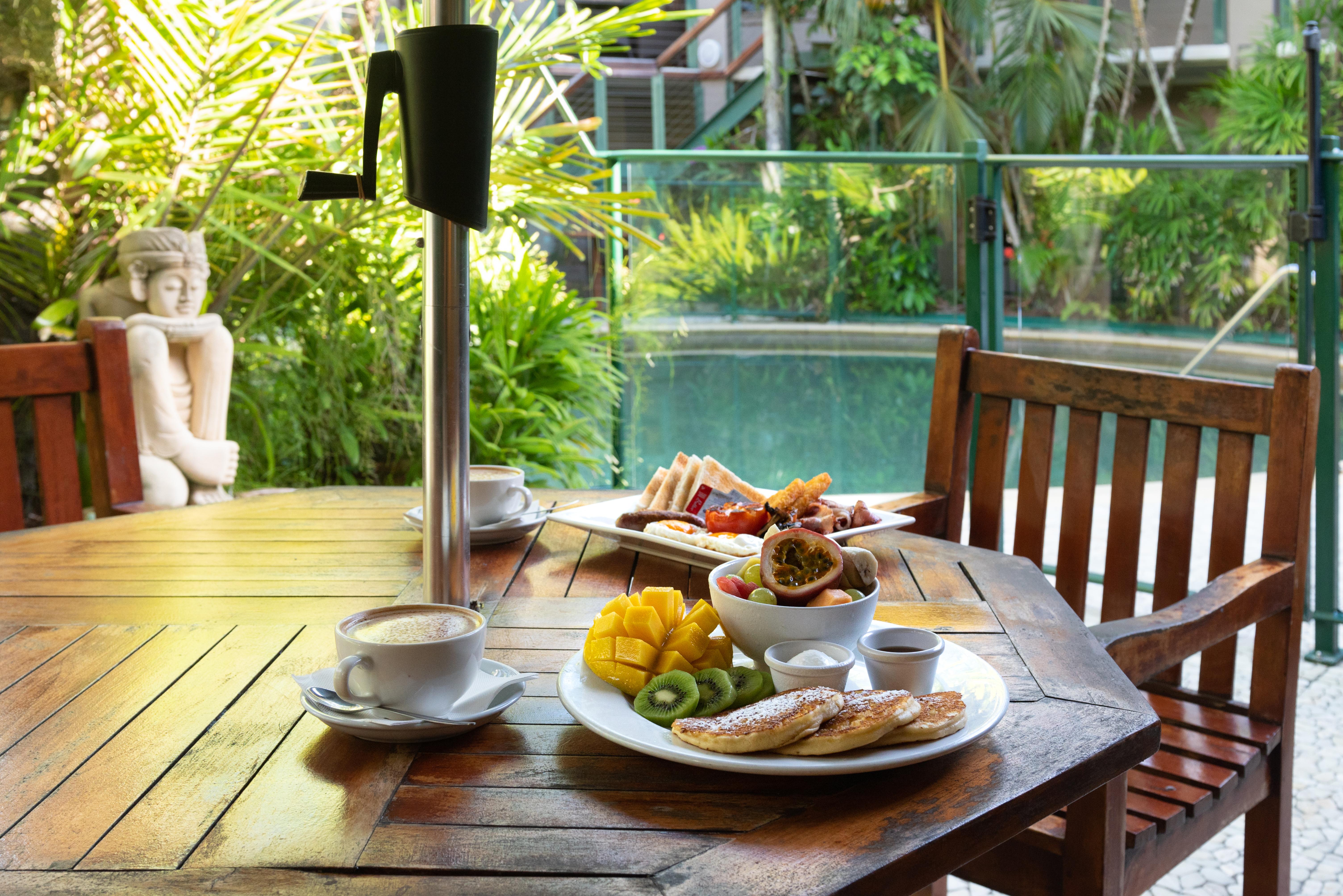 Bay Village Tropical Retreat & Apartments Cairns Exteriör bild
