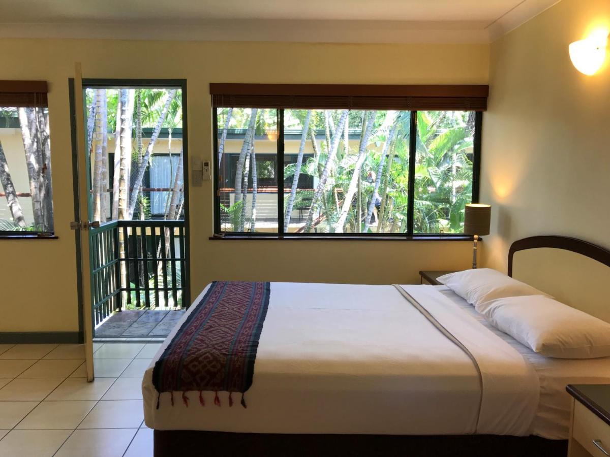 Bay Village Tropical Retreat & Apartments Cairns Exteriör bild