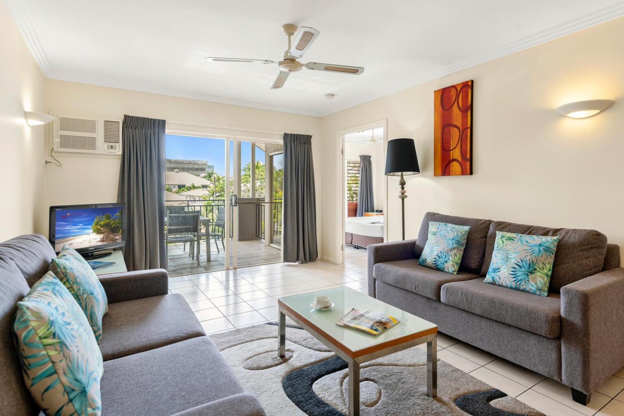 Bay Village Tropical Retreat & Apartments Cairns Exteriör bild