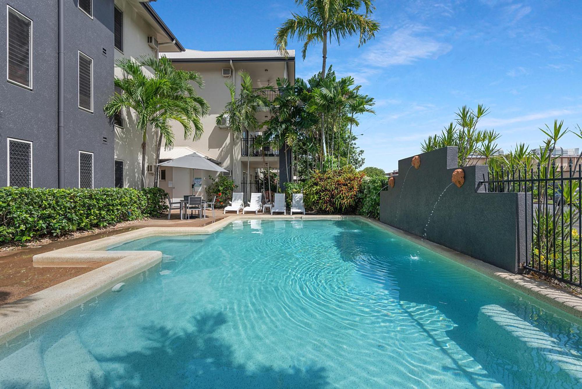 Bay Village Tropical Retreat & Apartments Cairns Exteriör bild