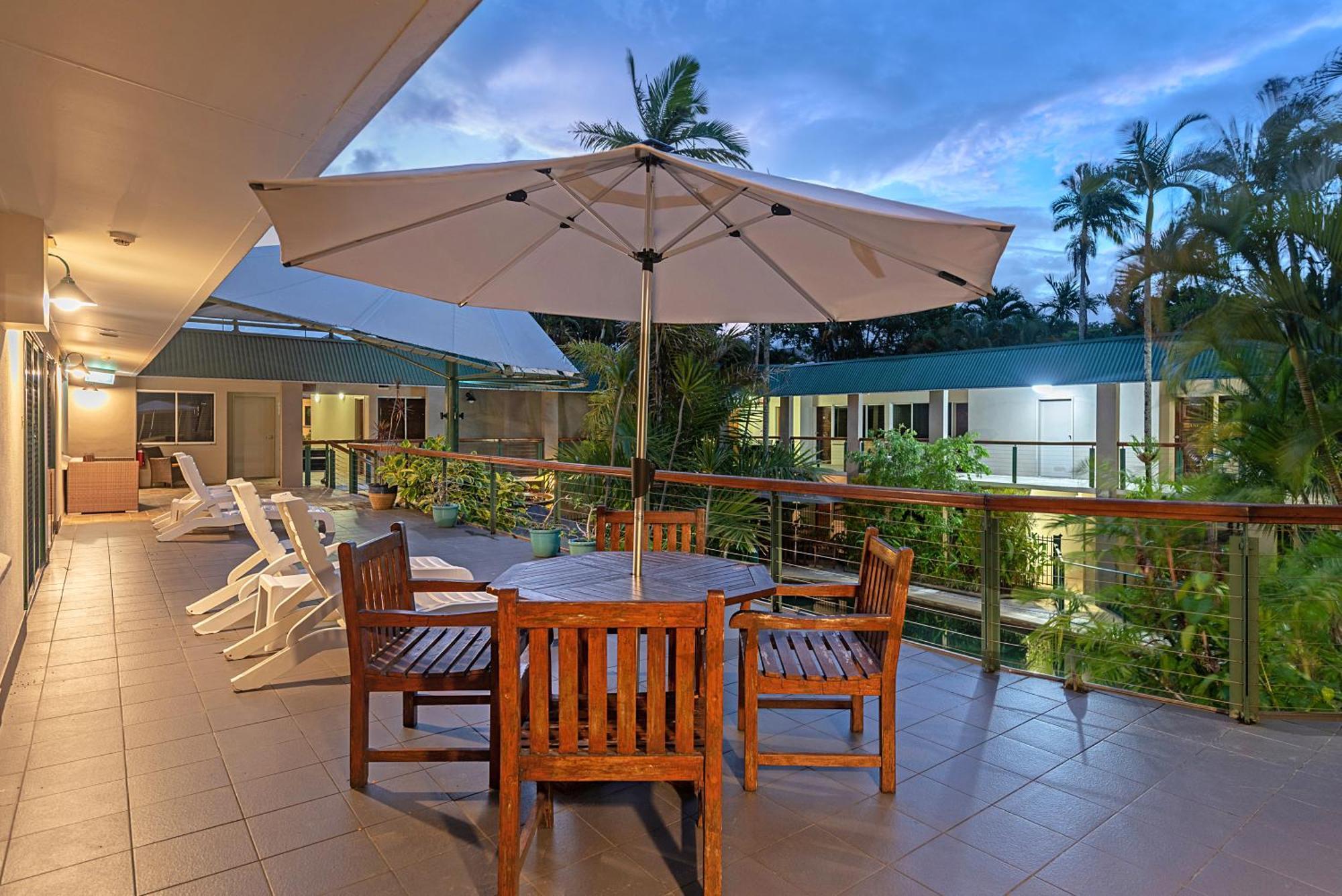 Bay Village Tropical Retreat & Apartments Cairns Exteriör bild