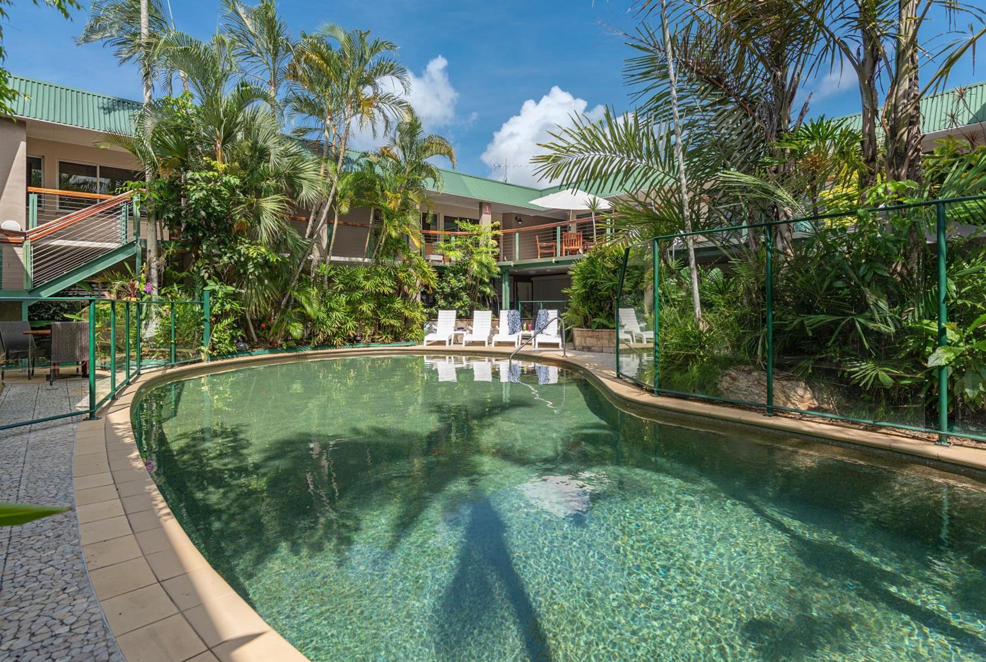 Bay Village Tropical Retreat & Apartments Cairns Exteriör bild