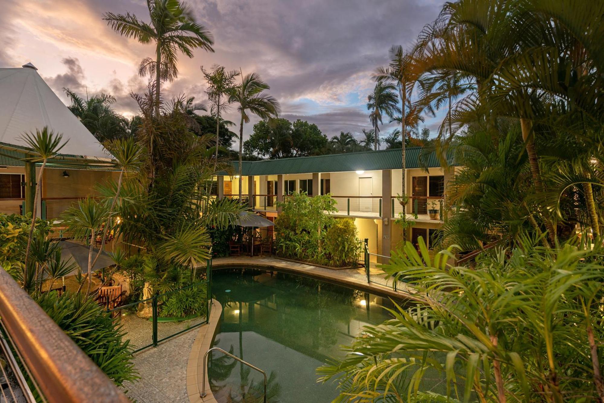 Bay Village Tropical Retreat & Apartments Cairns Exteriör bild
