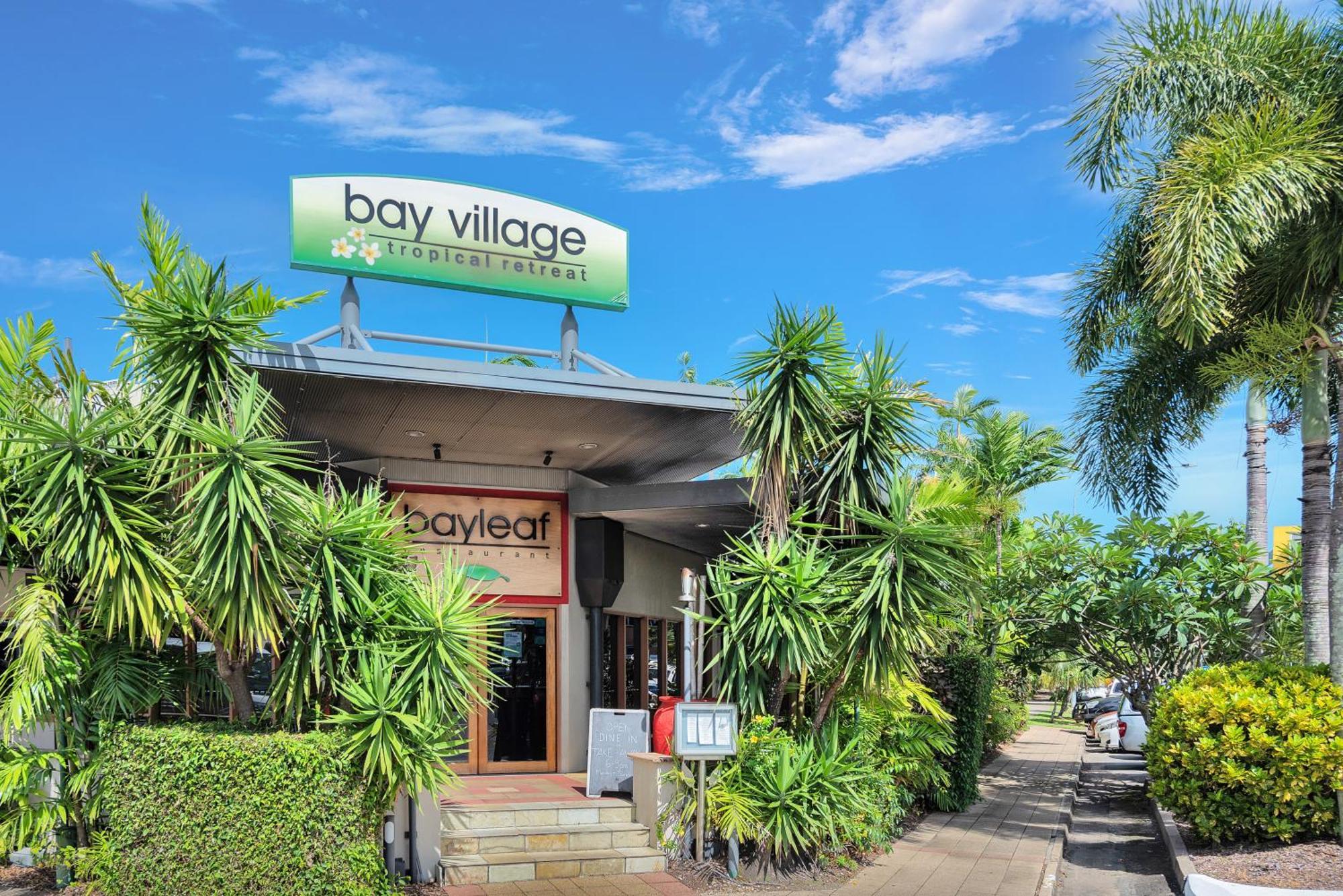 Bay Village Tropical Retreat & Apartments Cairns Exteriör bild