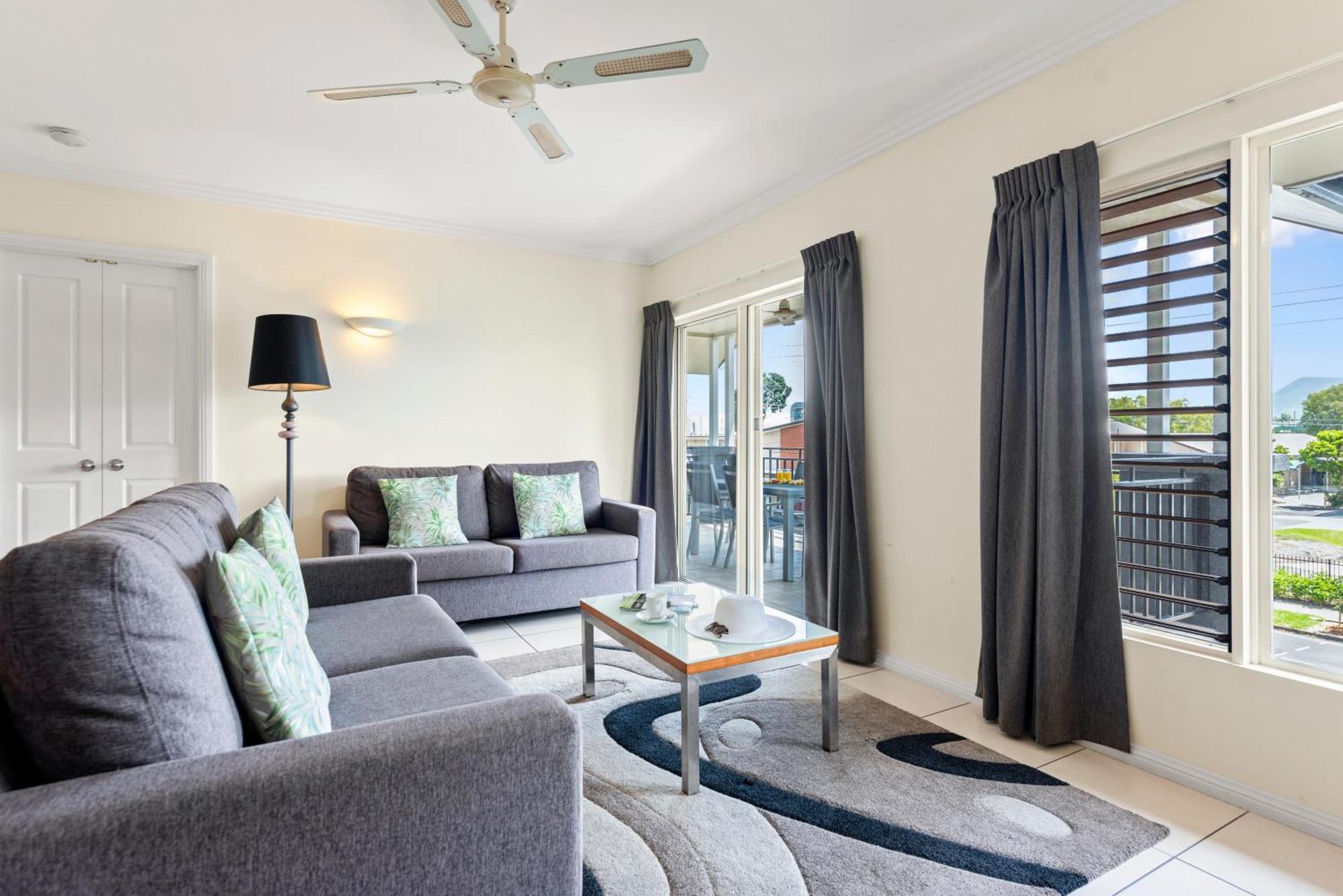 Bay Village Tropical Retreat & Apartments Cairns Exteriör bild