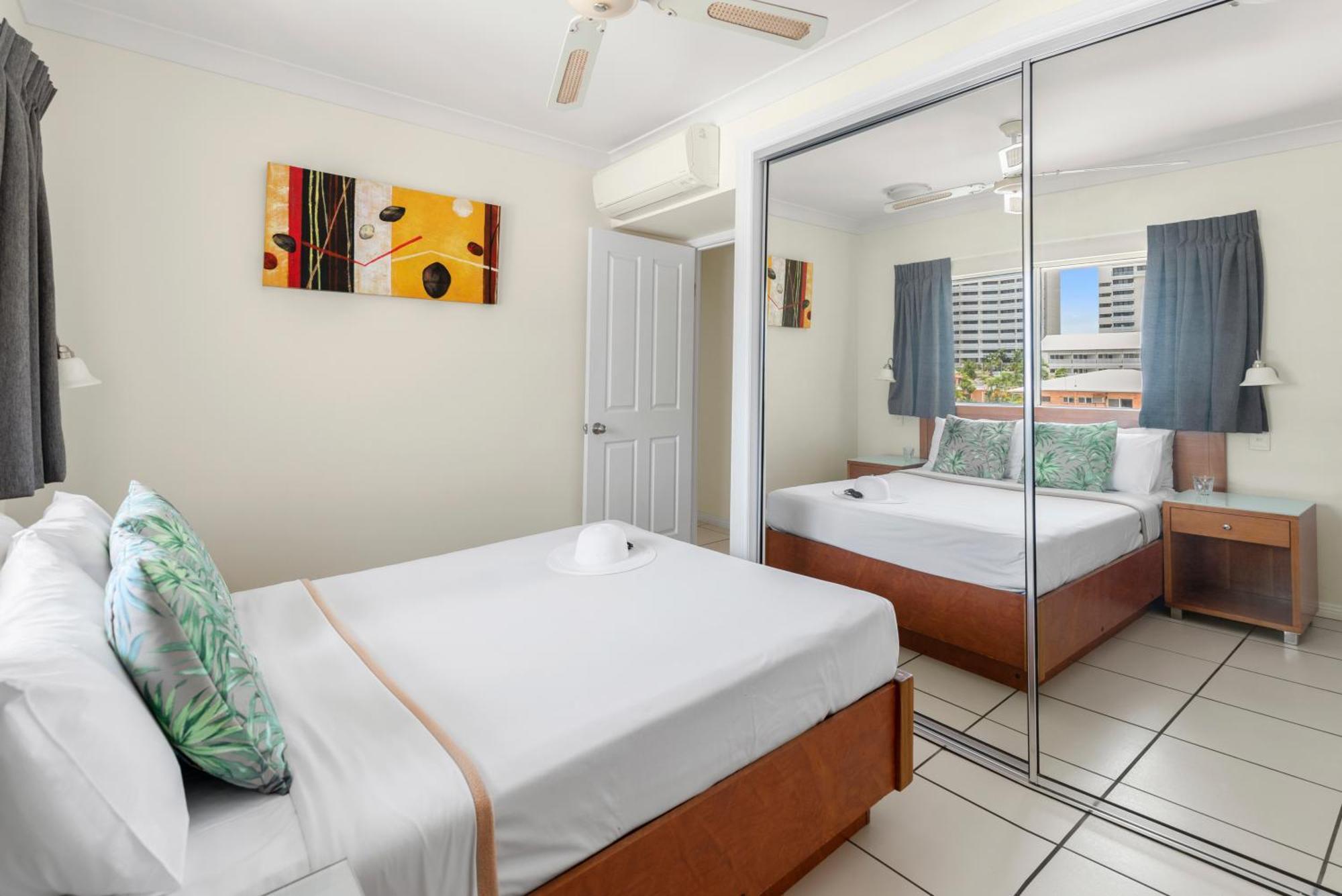Bay Village Tropical Retreat & Apartments Cairns Exteriör bild