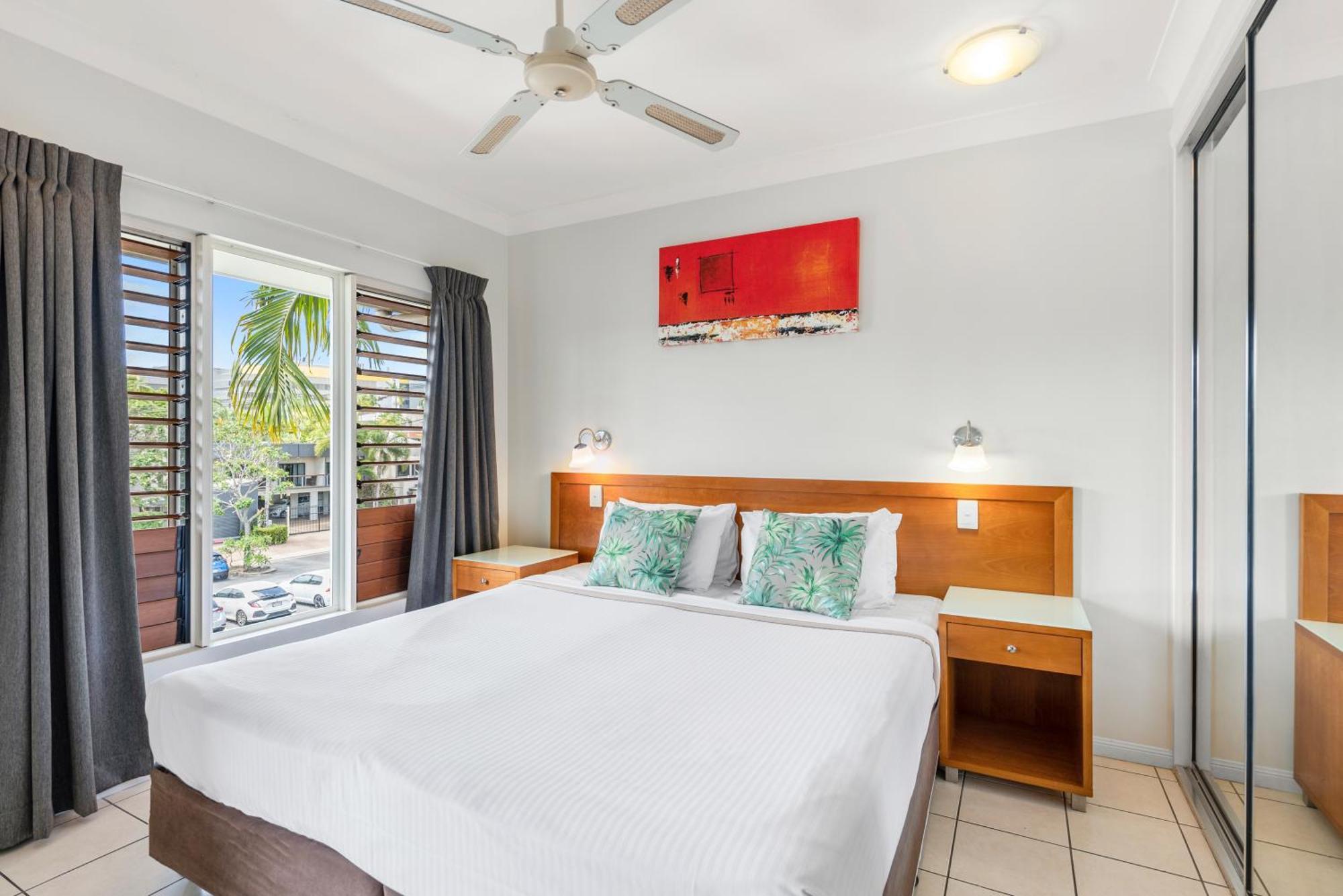 Bay Village Tropical Retreat & Apartments Cairns Exteriör bild