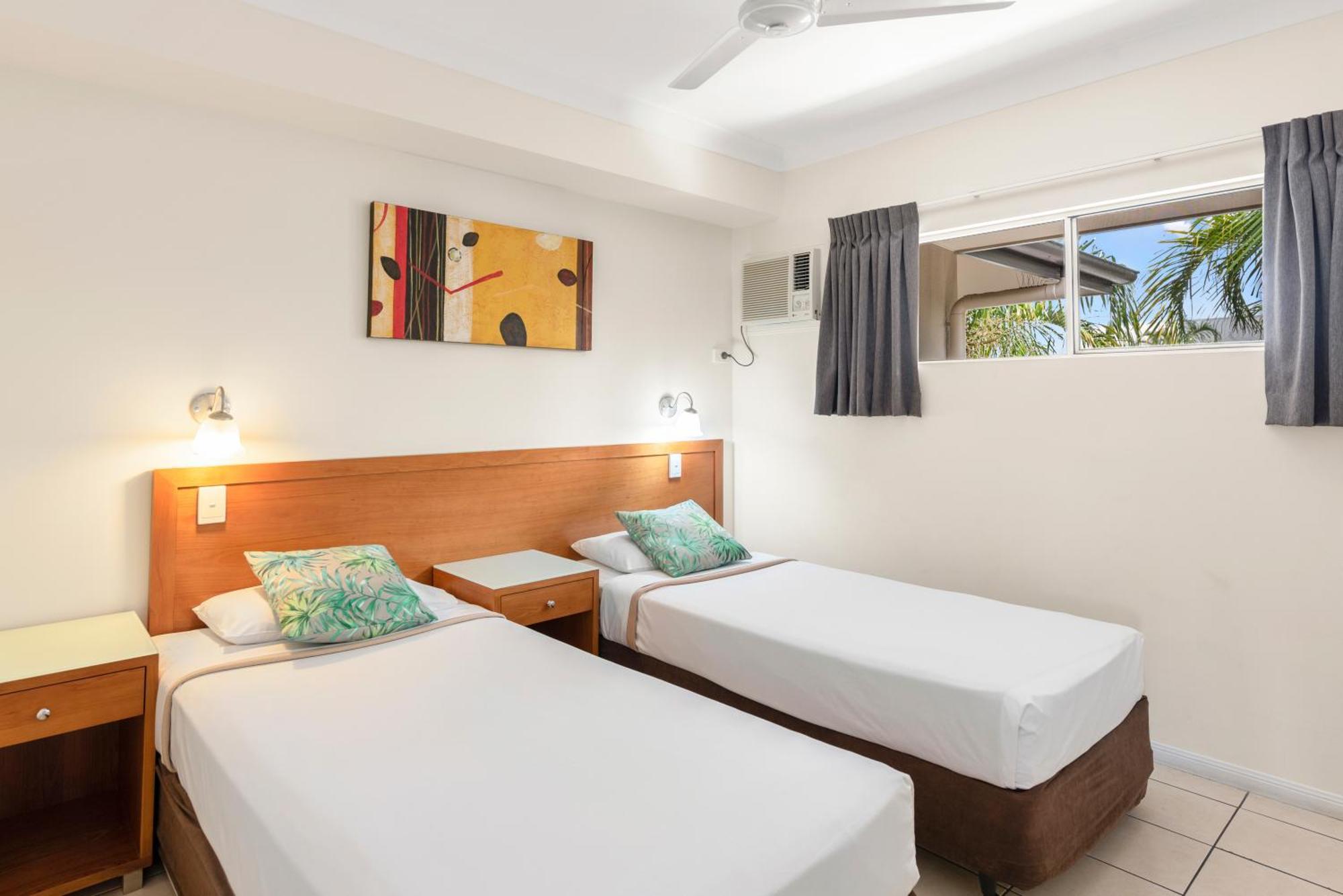 Bay Village Tropical Retreat & Apartments Cairns Exteriör bild