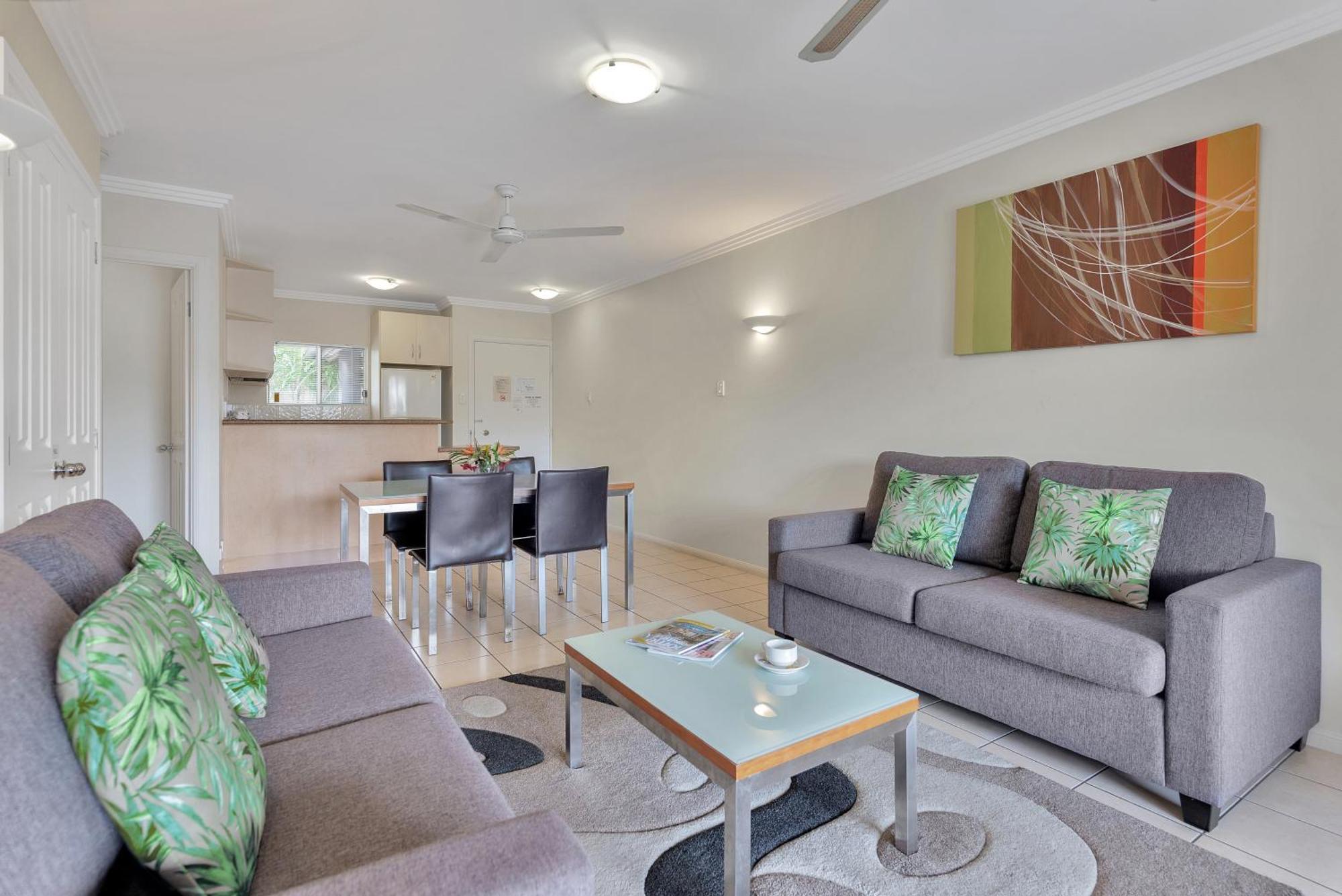 Bay Village Tropical Retreat & Apartments Cairns Exteriör bild