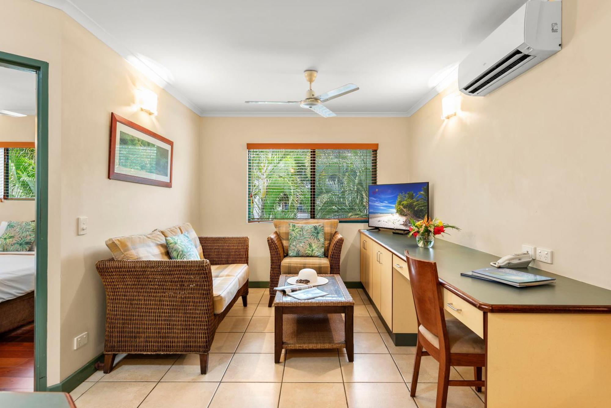 Bay Village Tropical Retreat & Apartments Cairns Exteriör bild