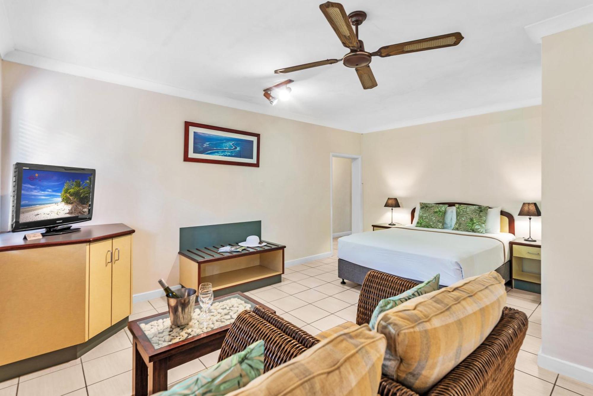 Bay Village Tropical Retreat & Apartments Cairns Exteriör bild